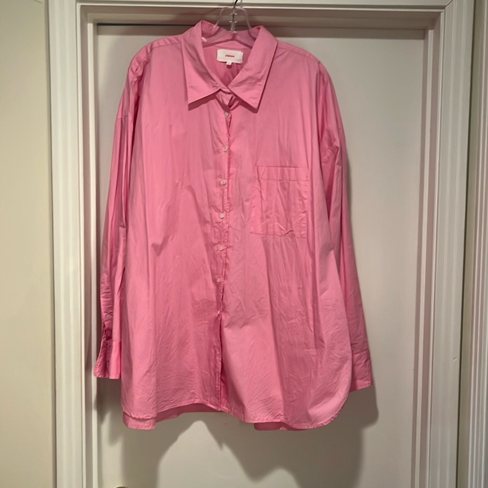 Darling oversized Xirena drop shoulder cotton blouse!  One chest pocket.